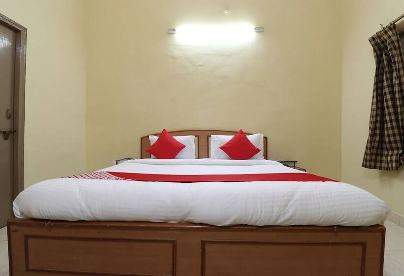 בית מלון כפרי Aamrapaali Water Park By Oyo Rooms