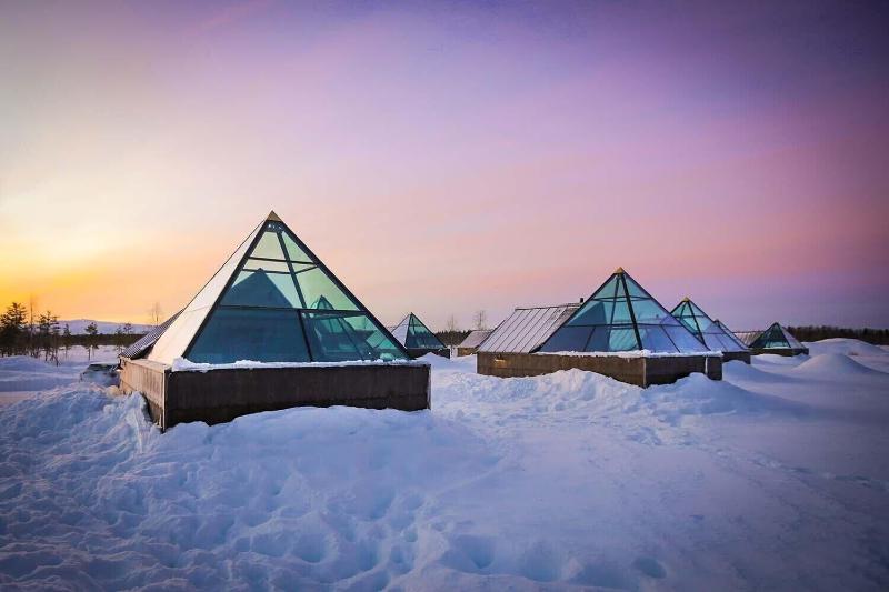 בית מלון כפרי Aurora Pyramid Glass Igloos