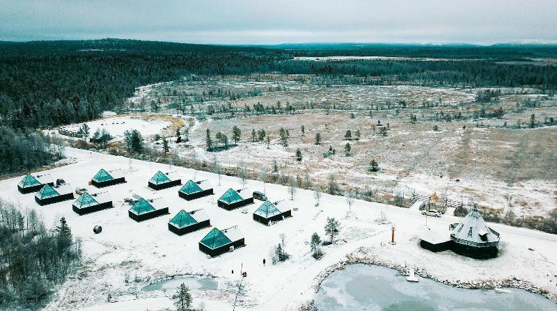 בית מלון כפרי Aurora Pyramid Glass Igloos