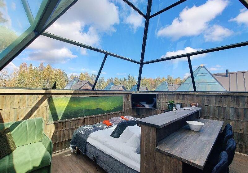 בית מלון כפרי Aurora Pyramid Glass Igloos