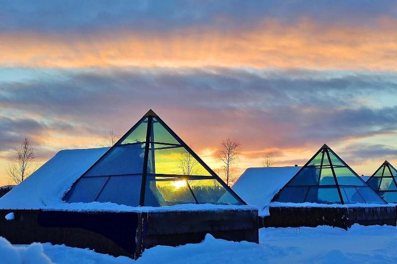 בית מלון כפרי Aurora Pyramid Glass Igloos