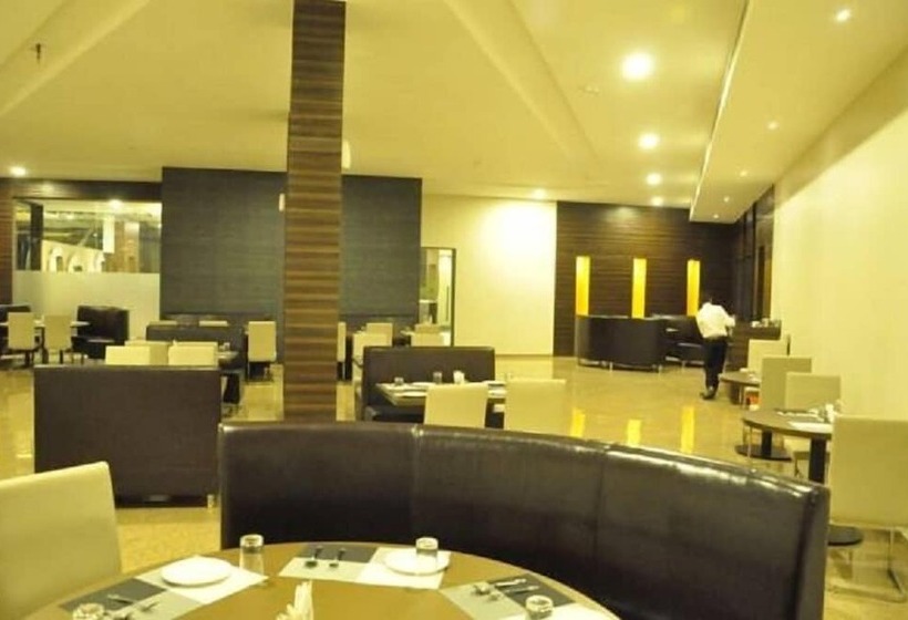 Hotel Iroomz Nakshatralr