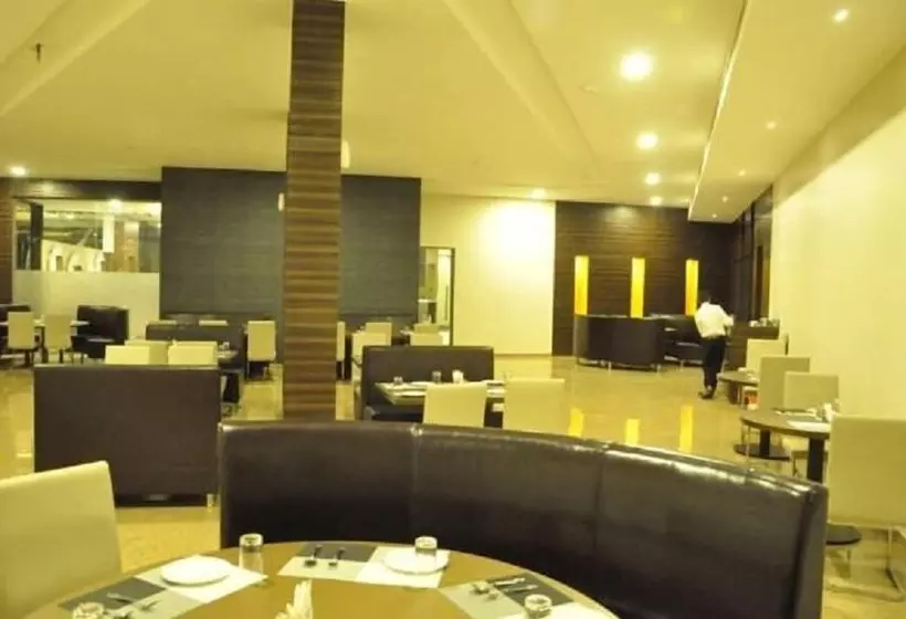 ホテル Iroomz Nakshatralr
