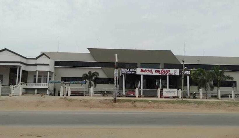 Hotel Iroomz Shivaratna Palace