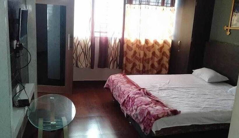 Hotel Iroomz Shivaratna Palace