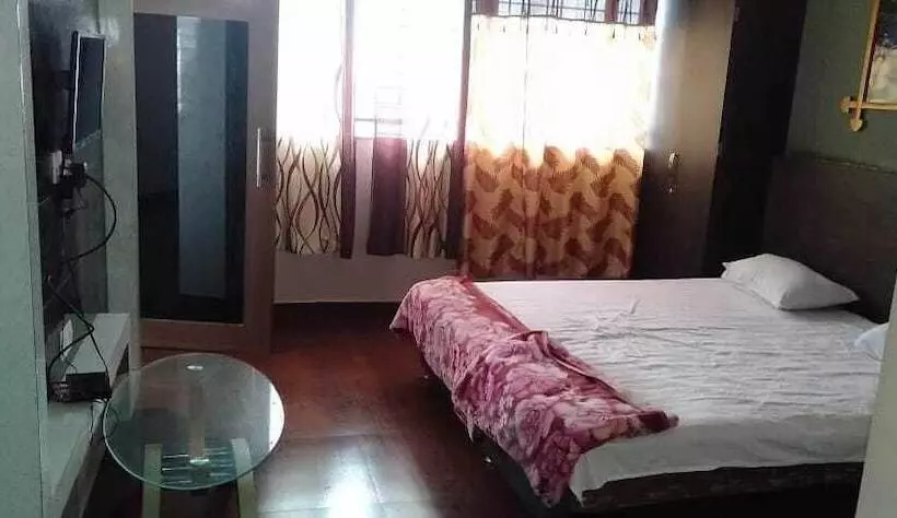 Hotelli Iroomz Shivaratna Palace