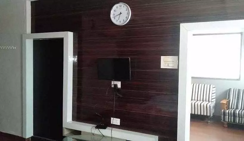 Hotelli Iroomz Shivaratna Palace