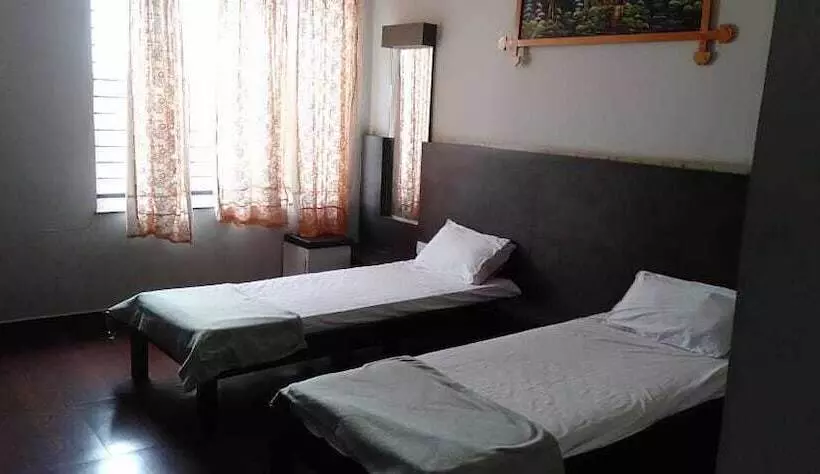 Hotelli Iroomz Shivaratna Palace