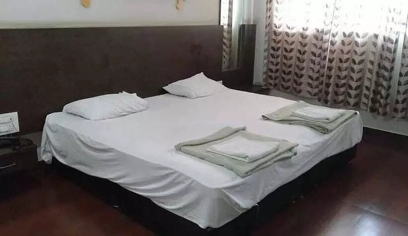 Hotelli Iroomz Shivaratna Palace