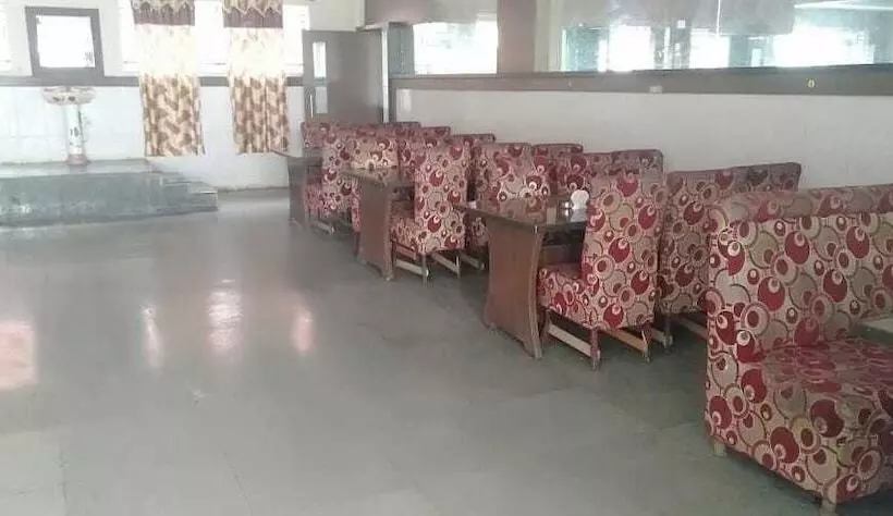 Hotelli Iroomz Shivaratna Palace