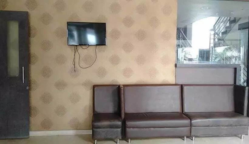 Hotelli Iroomz Shivaratna Palace