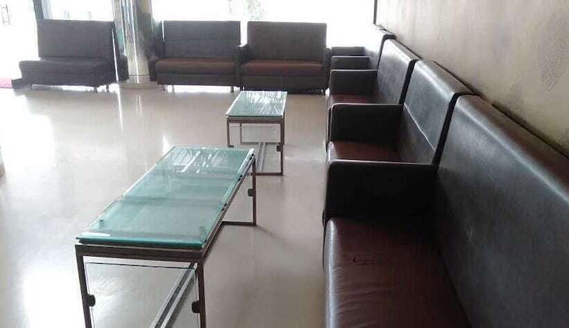 Hotel Iroomz Shivaratna Palace