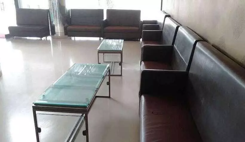 Hotelli Iroomz Shivaratna Palace