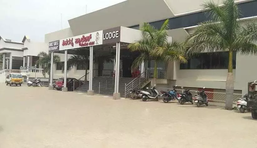 Hotelli Iroomz Shivaratna Palace