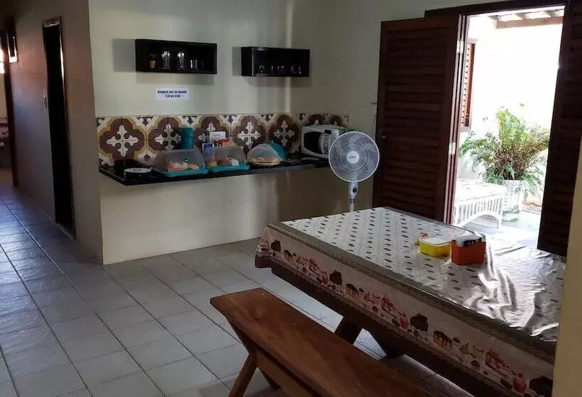 Hotelli Pousada Casarão Do Mar