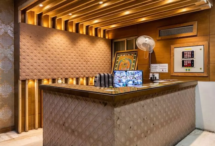 Hotelli Shree Balaji Palace By Oyo Rooms