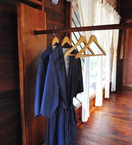 호텔 The Moken Eco Village   Sha Plus