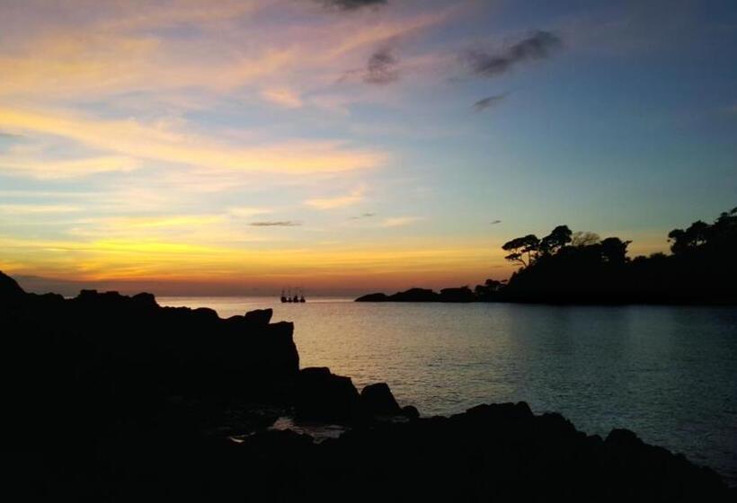 호텔 The Moken Eco Village   Sha Plus