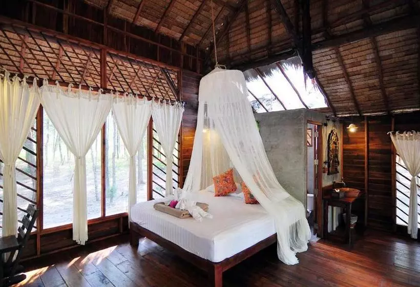 Hotelli The Moken Eco Village   Sha Plus