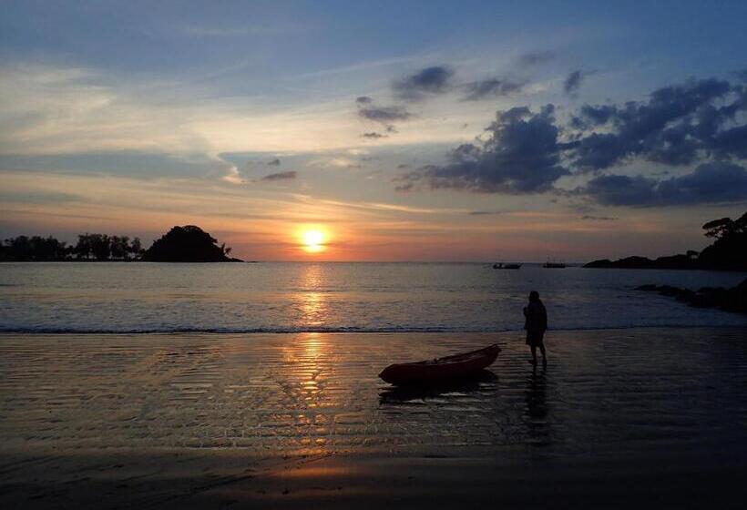 호텔 The Moken Eco Village   Sha Plus