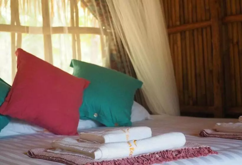 Hotelli The Moken Eco Village   Sha Plus