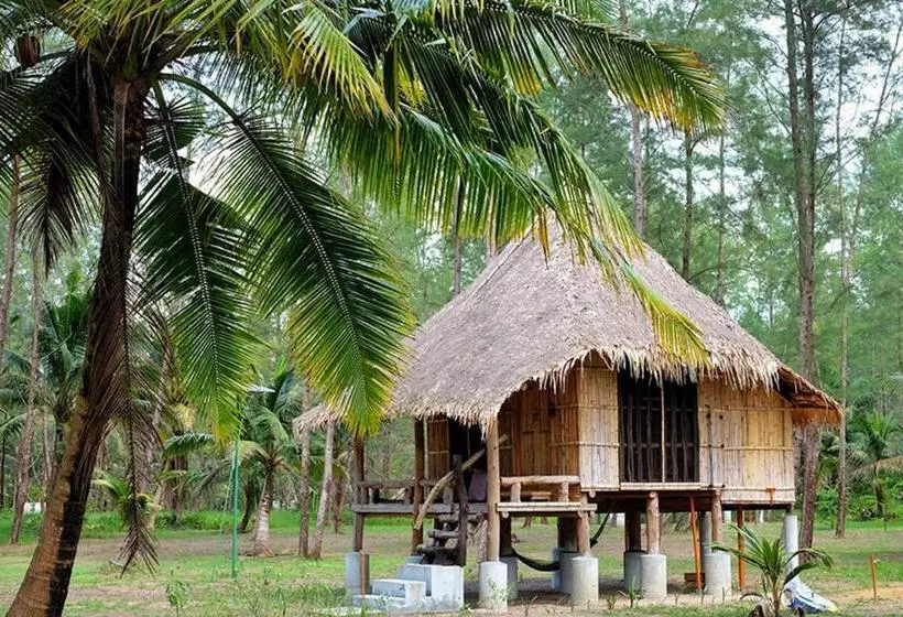 Hotelli The Moken Eco Village   Sha Plus