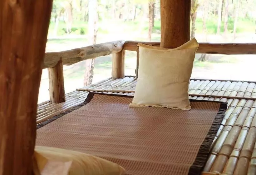 Hotelli The Moken Eco Village   Sha Plus