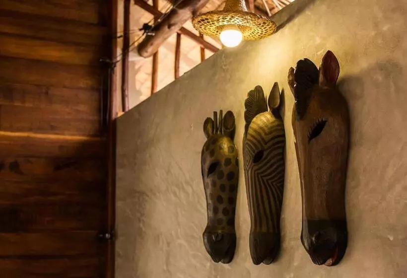 Hotelli The Moken Eco Village   Sha Plus