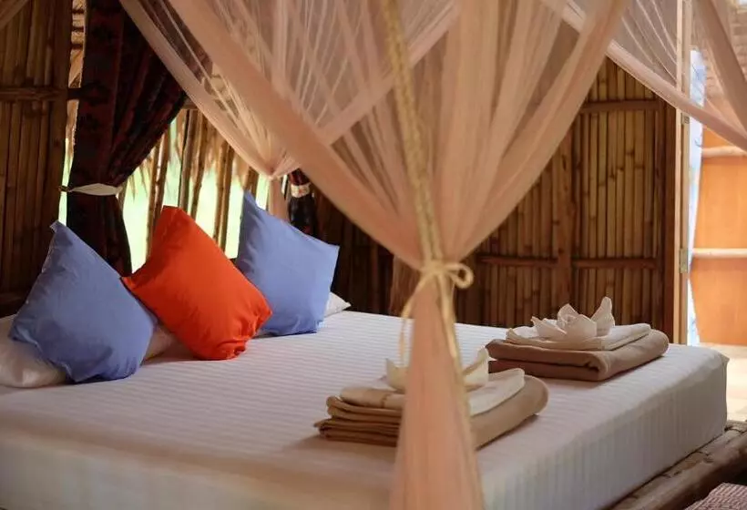 Hotelli The Moken Eco Village   Sha Plus