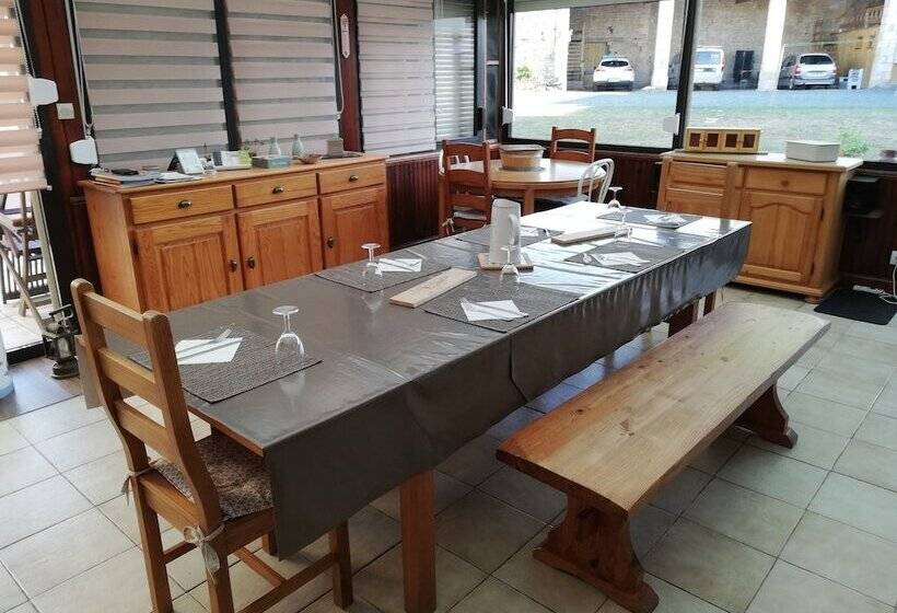 بنسيون Entre Marais Et Gâtine