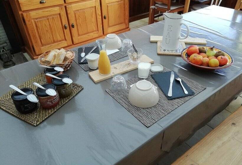 بنسيون Entre Marais Et Gâtine