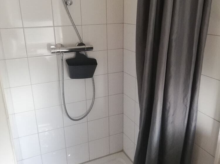 بنسيون Entre Marais Et Gâtine