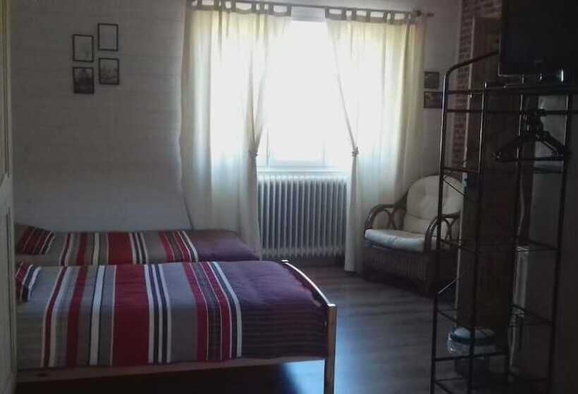 بنسيون Entre Marais Et Gâtine