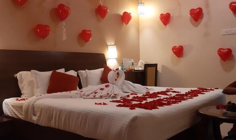 استراحتگاه White Pearl Residency