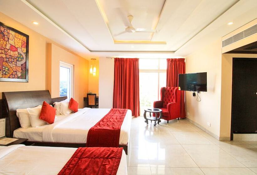 استراحتگاه White Pearl Residency