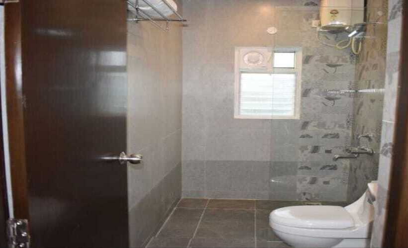 استراحتگاه White Pearl Residency