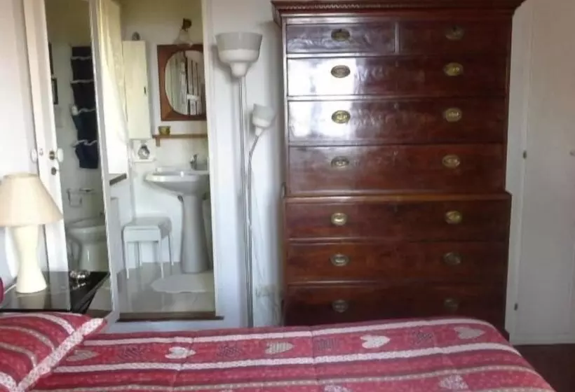 Aamiaismajoitus (B&B) Villa Malgrè Tout