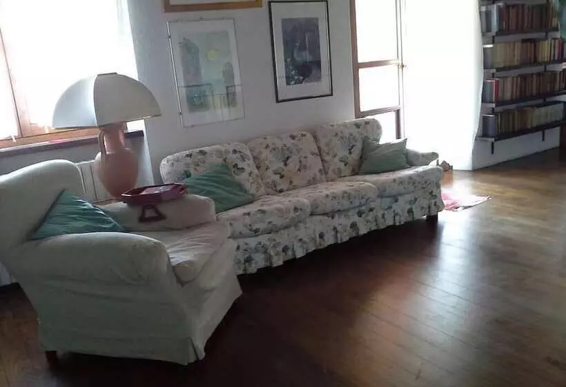 Aamiaismajoitus (B&B) Villa Malgrè Tout