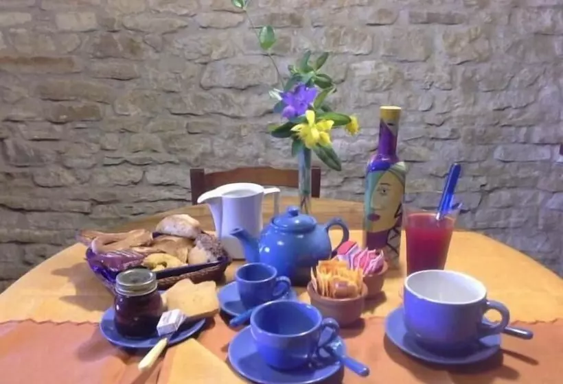 Aamiaismajoitus (B&B) Villa Malgrè Tout