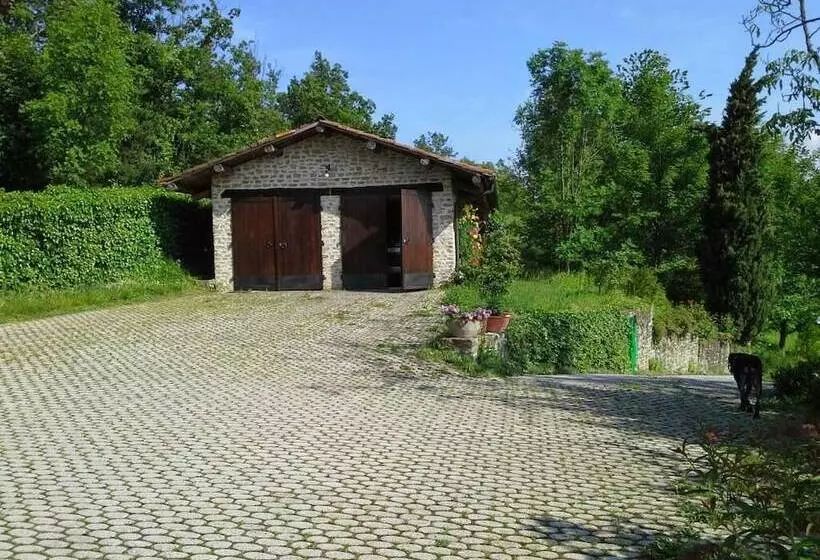 Aamiaismajoitus (B&B) Villa Malgrè Tout