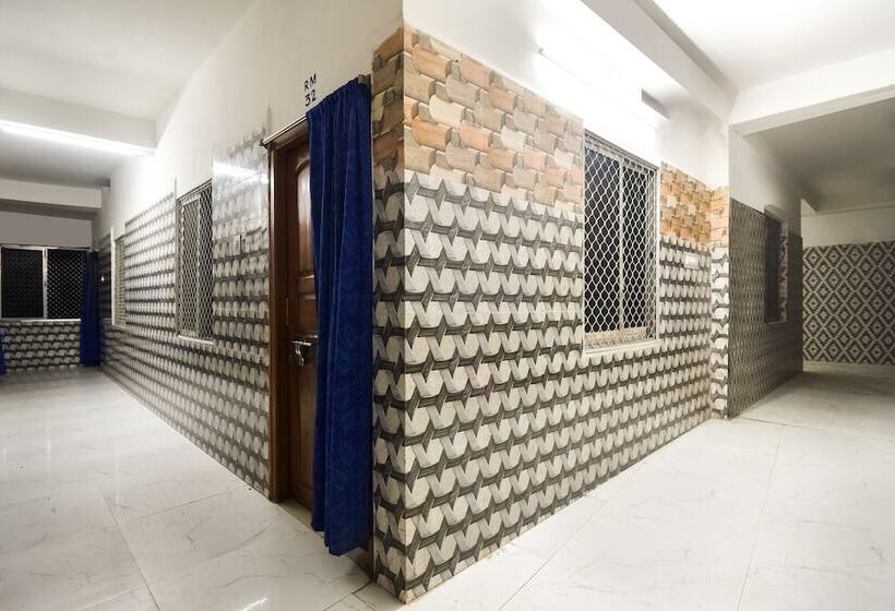 ホテル Spot On 49451 New Bishnupriya