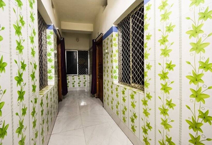 ホテル Spot On 49451 New Bishnupriya