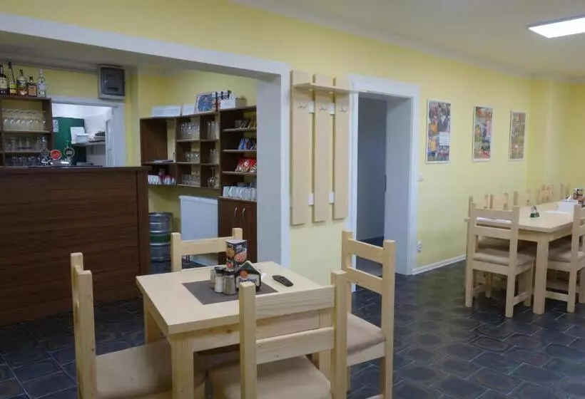 Majatalo Penzion Nad Halou