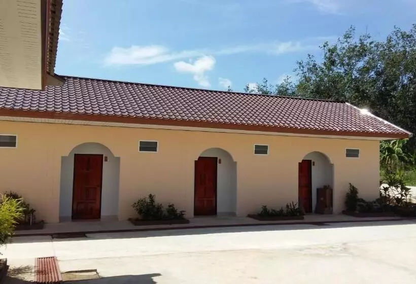 Hotelli Banana Resort Sadao