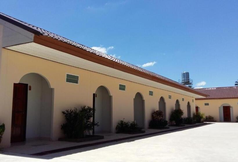 בית מלון כפרי Banana Resort Sadao