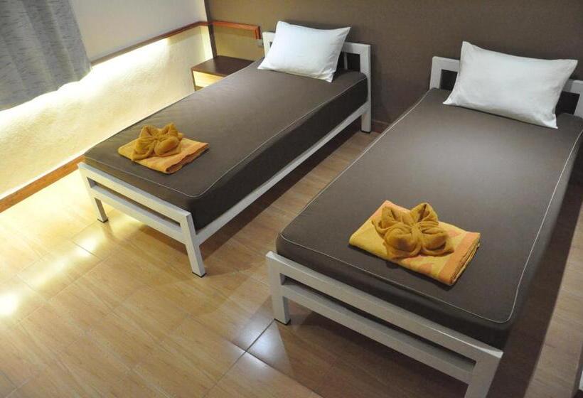 בית מלון כפרי Banana Resort Sadao