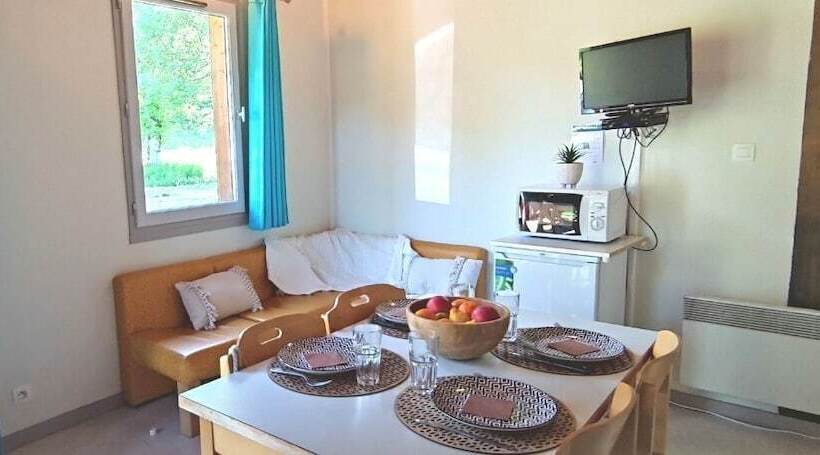 בית מלון כפרי Camping De Matour