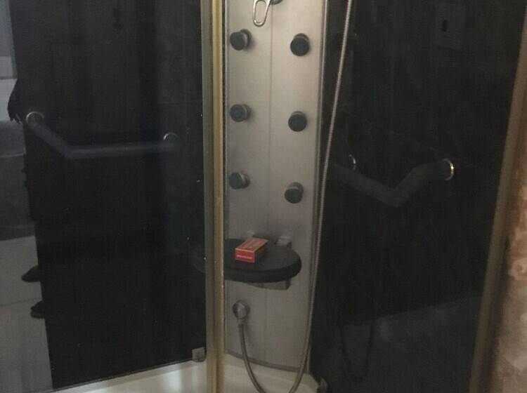 ホテル Chrisma Courts