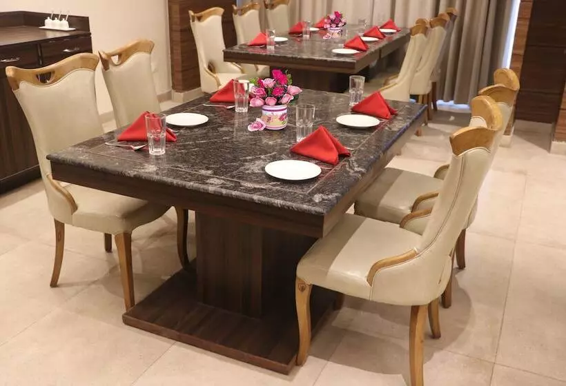 Hotelli Comfort Inn Lakhimpur