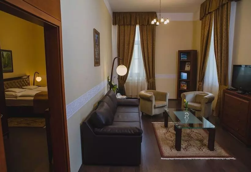 Hotelli Főnix Wellness Resort